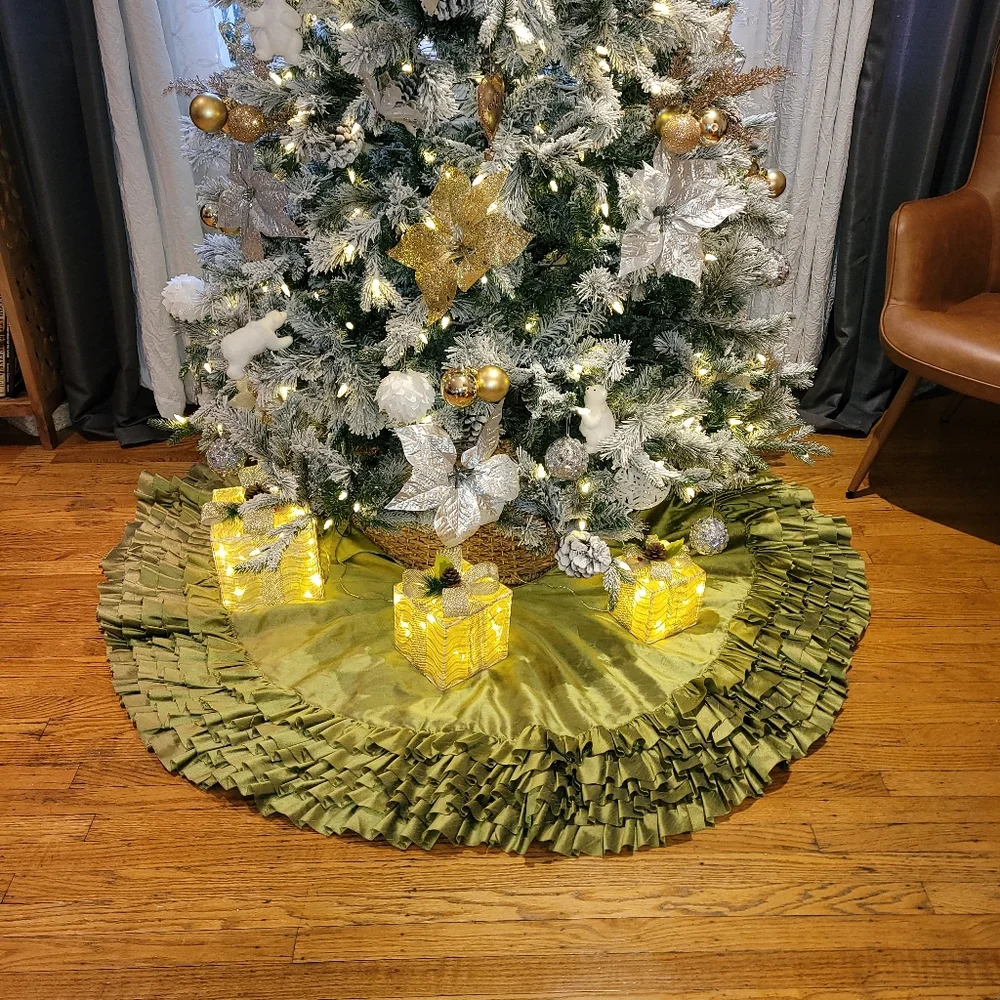 54" Ruffled Tree Skirt - Picture 2 of 7